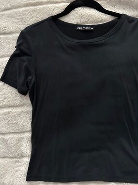 Zara Black Short-Sleeve Crewneck Tee